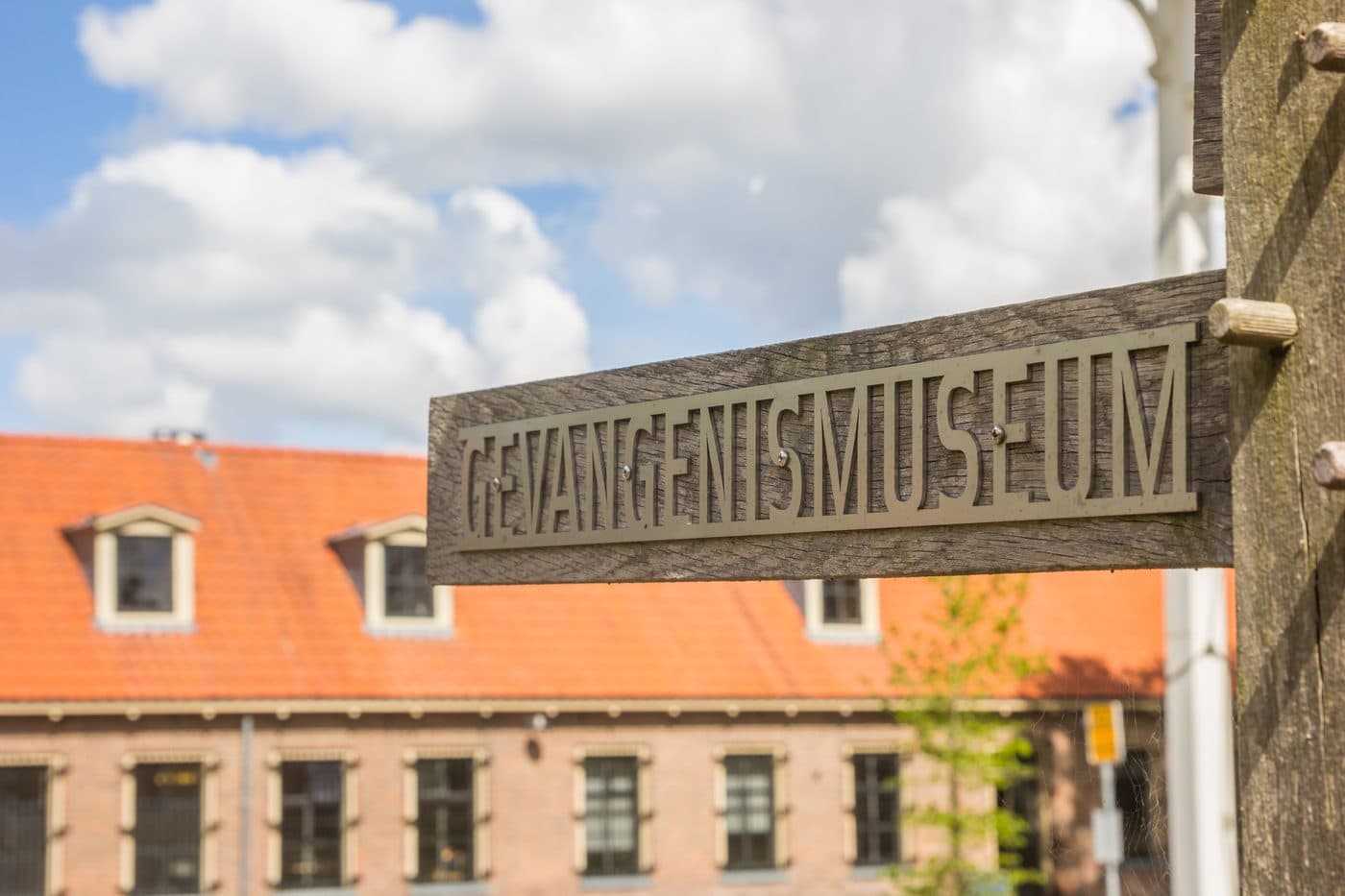 Hunebed in Drenthe, prehistorisch grafmonument in een groen landschap
